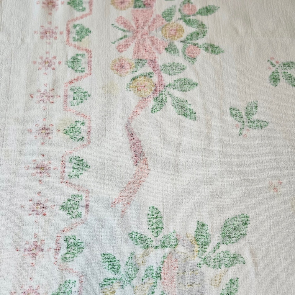 Christmas Terrycloth Tablecloth Birds Berries Ribbon Holiday Decor 58x48" Vtg - Picture 7 of 7
